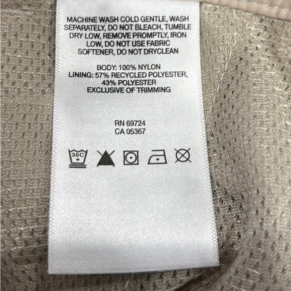 Women’s Columbia PFG tan nylon capri’s size 8 - Picture 9 of 10